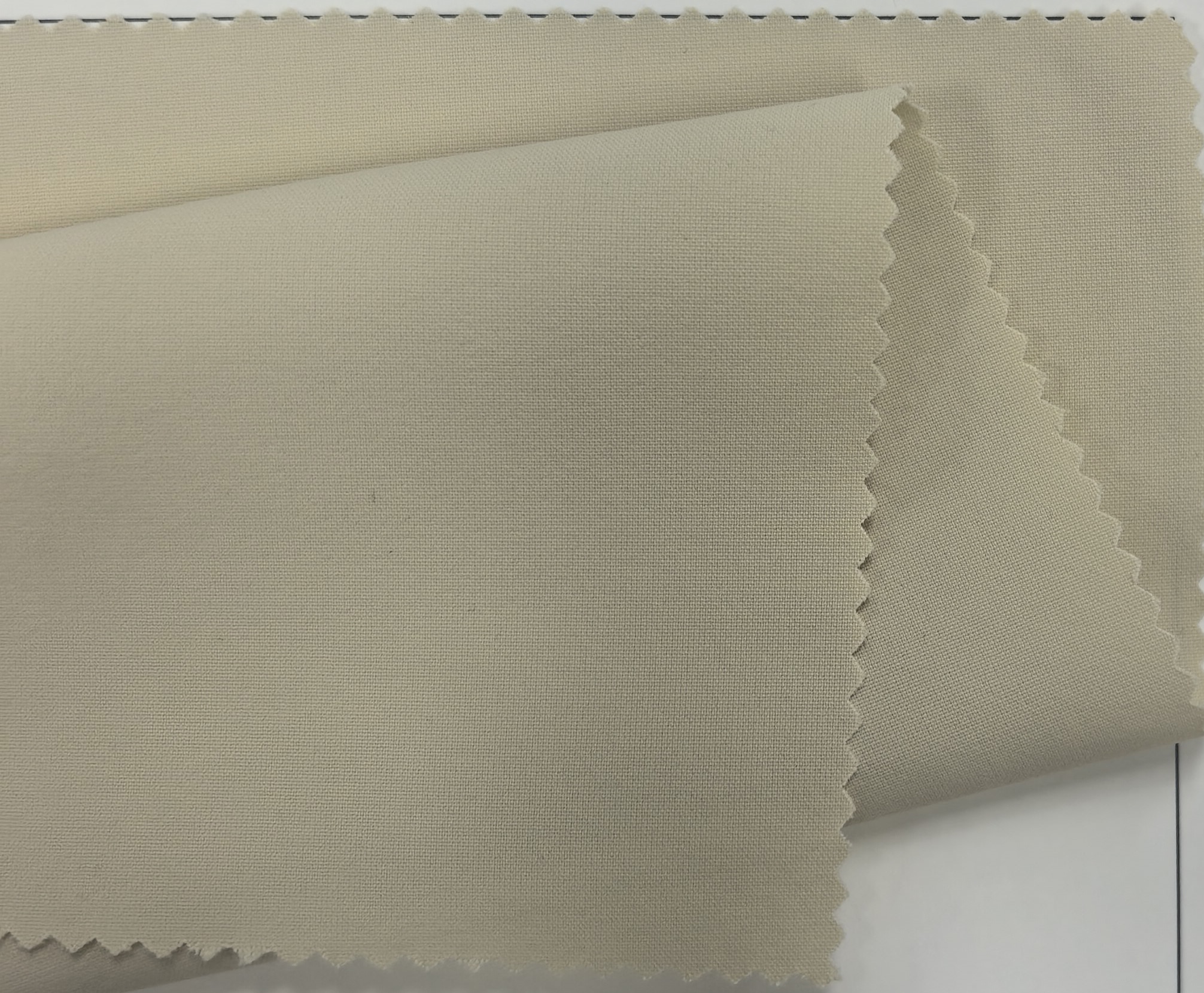 70D尼龙平纹机包四面弹